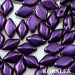 Musta, violetti metallinen kiilto